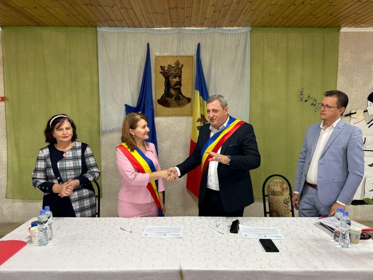 Read more about the article Semnarea Acordului de înfrățire și Colaborare între Comuna Mihai Eminescu, județul Botoșani, România și Satul Călinești, Raionul Fălești, Republica Moldova.